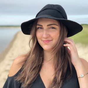 Meet your Posher, Alyson